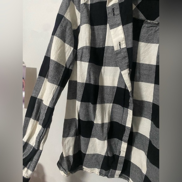 🏁DIVIDED by H&M black and white plaid shirt - Picture 3 of 4